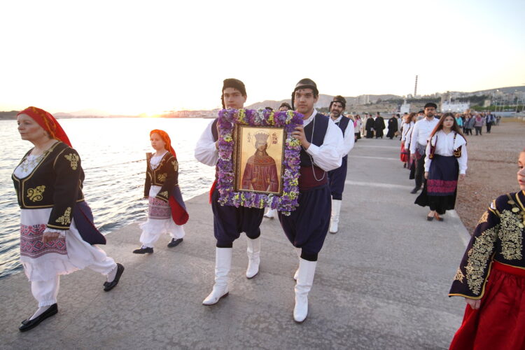 Ο Πανηγυρικός Εσπερινός της Αγίας Μεγαλομάρτυρος Ειρήνης στη Δραπετσώνα