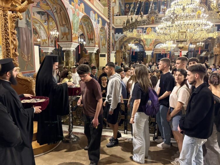 Ιερές Παρακλήσεις για τους διαγωνιζομένους στις Πανελλαδικές Εξετάσεις