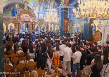 Εσπερινή Αρχιερατική Θεία Λειτουργία για τις Πανελλαδικές εξετάσεις στη Βέροια