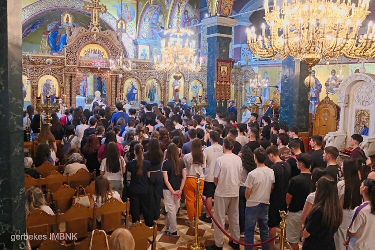 Εσπερινή Αρχιερατική Θεία Λειτουργία για τις Πανελλαδικές εξετάσεις στη Βέροια