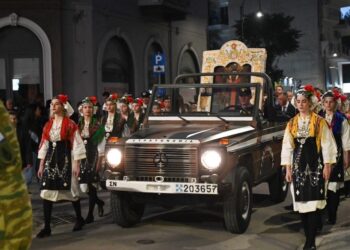 Ο Πανηγυρικός Εσπερινός και η Λιτανεία των Λειψάνων του πολιούχου και προστάτου της Λάρισας Αγίου Αχιλλίου