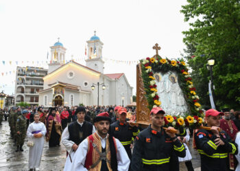 Πανδήμως η Τρίπολη λιτάνευσε τους Πολιούχους της Νεομάρτυρες Δημήτριο και Παύλο