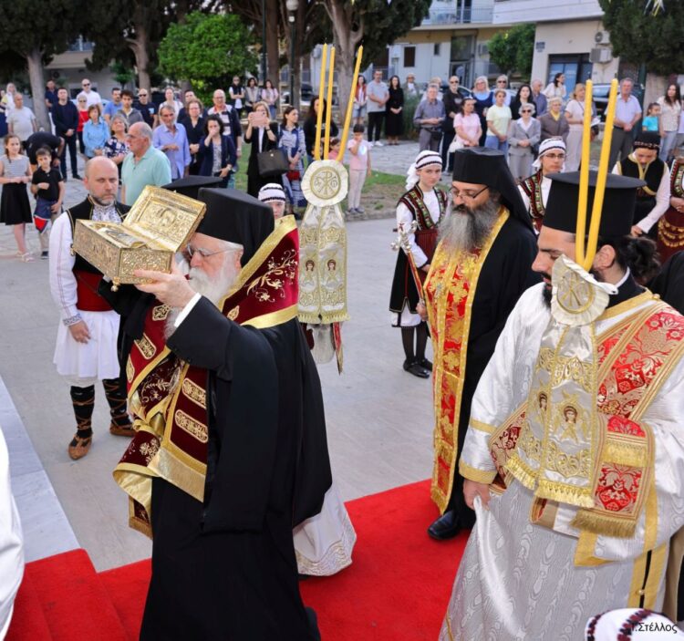 Με λαμπρότητα η υποδοχή του ιερού λειψάνου του Αγίου Γεωργίου στην Ανάληψη Βόλου