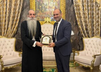 Ο Υφυπουργός Εθνικής Οικονομίας και Οικονομικών στον  Μητροπολίτη Πειραιώς