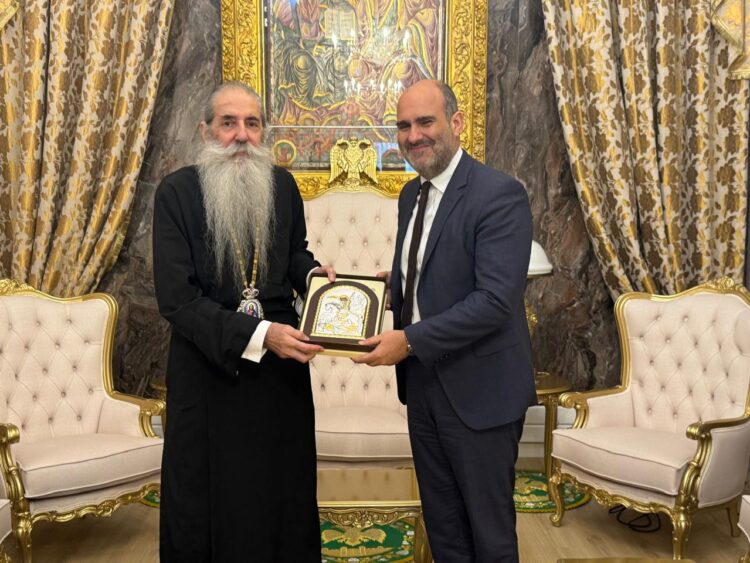 Ο Υφυπουργός Εθνικής Οικονομίας και Οικονομικών στον  Μητροπολίτη Πειραιώς