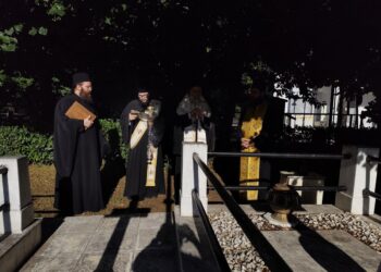 Τρισάγιο από τον Μητρ. Θεσσαλιώτιδος στους τάφους των μακαριστών Μητροπολιτών Κυρίλλου Α΄ και Κυρίλλου Β΄