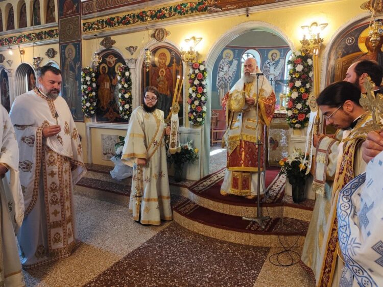 Η εορτή του Αγίου Πνεύματος στα Καλύβια Πεζούλας