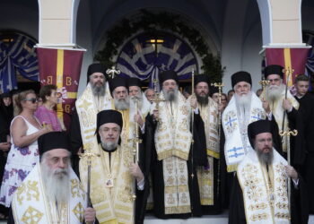 Με ιδιαίτερη λαμπρότητα ο Μέγας Συνοδικός – Πολυαρχιερατικός Εσπερινός προς τιμήν του Αποστόλου Παύλου στην Κόρινθο