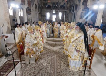 Λαμπρό Πολυαρχιερατικό Συλλείτουργο για την εορτή των Πρωτοκορυφαίων Αποστόλων στη Βέροια