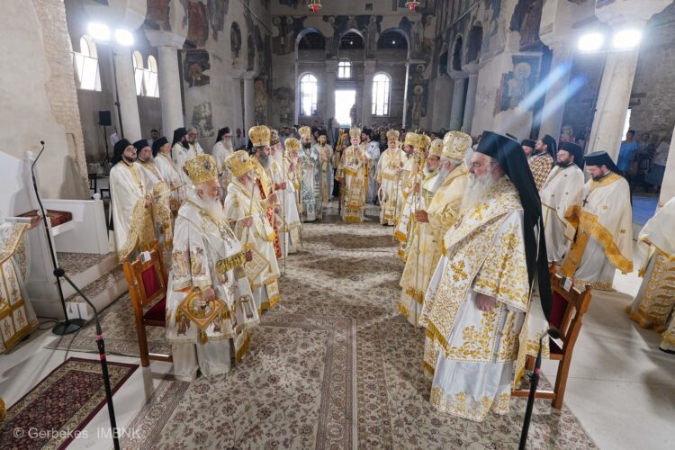 Λαμπρό Πολυαρχιερατικό Συλλείτουργο για την εορτή των Πρωτοκορυφαίων Αποστόλων στη Βέροια