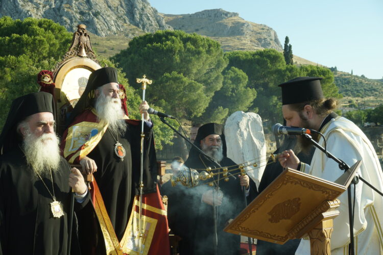 Μεθέορτος Πολυαρχιερατικός Εσπερινός στο Βήμα του Γαλλίωνος, στον τόπο όπου δίδαξε και ομολόγησε ο Απόστολος Παύλος