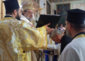 Χειροθεσία Αναγνώστη από τον Μητροπολίτη Μεσσηνίας στον Άγιο Δημήτριο Καλαμάτας