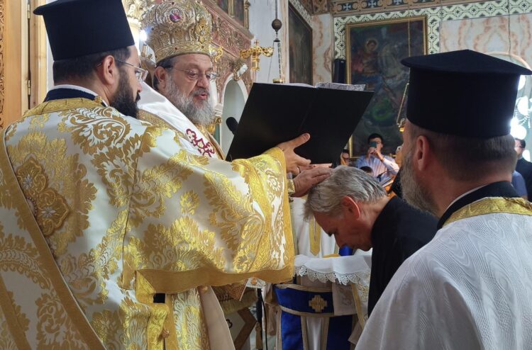 Χειροθεσία Αναγνώστη από τον Μητροπολίτη Μεσσηνίας στον Άγιο Δημήτριο Καλαμάτας