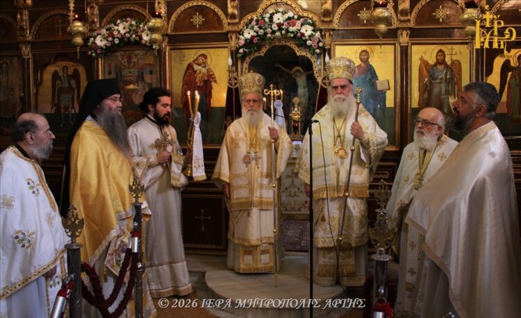 Δισαρχιερατική Θεία Λειτουργία στον πανηγυρίζοντα Ναό της Παναγίας Φανερωμένης Άρτας