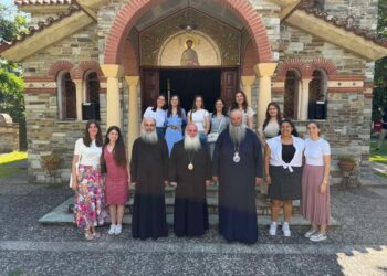 Ο ΜΗΤΡΟΠΟΛΙΤΗΣ ΚΙΝΣΑΣΑΣ ΘΕΟΔΟΣΙΟΣ ΙΕΡΟΥΡΓΗΣΕ ΣΤΗΝ ΙΕΡΑ ΜΗΤΡΟΠΟΛΗ ΚΙΤΡΟΥΣ