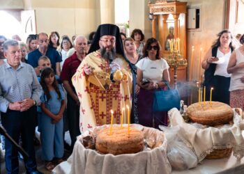π. Φίλιππος: “Καμία οικονομική απολαβή δεν μπορεί να καλύψει ή να επισκιάσει την σχέση του πιστού λαού με τον πνευματικό πατέρα του.”