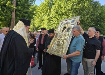 Η Λάρισα υποδέχθηκε την ιερά εικόνα της Παναγίας Εικοσιφοινίσσης