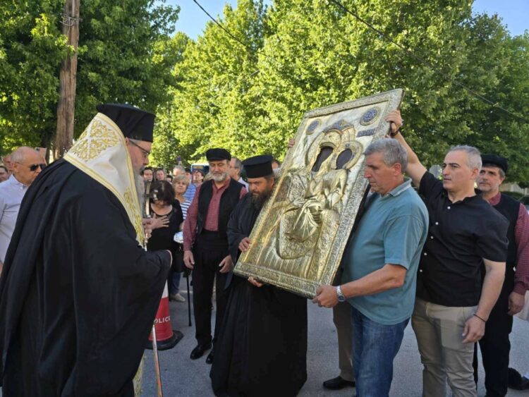 Η Λάρισα υποδέχθηκε την ιερά εικόνα της Παναγίας Εικοσιφοινίσσης