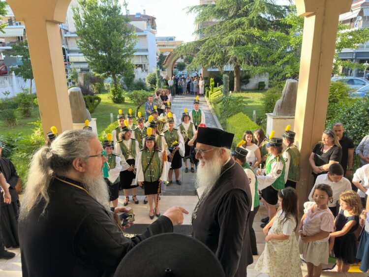 Πλήθος πιστών στο Επισκοπείο για τα ονομαστήρια του Μητροπολίτου Λαρίσης και Τυρνάβου  Ιερωνύμου