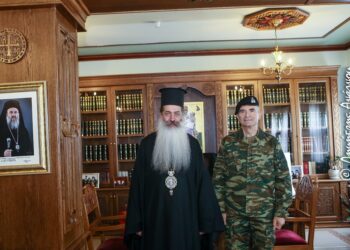 Συνάντηση του Αρχηγού ΓΕΣ Γεώργιου Κωστίδη με τον Μητροπολίτη Φθιώτιδος Συμεών