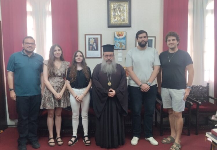 Φοιτητές της Φιλοσοφικής Αθηνών στον Μητροπολίτη Χίου, Ψαρών και Οινουσσών