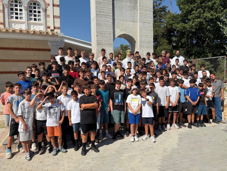 Ο Μητροπολίτης Κερκύρας κοντά στους κατασκηνωτές