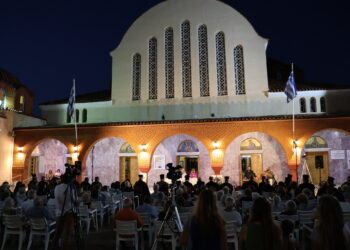 Παρουσιάστηκε στο Κιάτο το βιβλίο «Το ράσο της λευτεριάς»