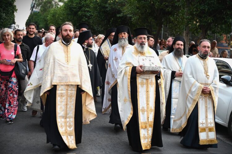 Πλήθος πιστών στην πανήγυρη του Προφήτη Ηλία στο Παγκράτι