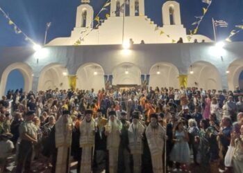 Μεγαλειώδης λιτανεία του Αγίου Νικοδήμου στη Νάξο με τη συμμετοχή πλήθους πιστών και επισήμων
