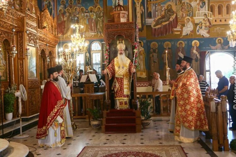 Ο Μητρ. Φθιώτιδος  στον Ι.Ν. Αγ. Παρασκευής Ν. Άμπλιανης Λαμίας