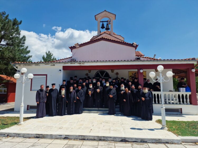 Ιερατική Σύναξη και επισκέψεις του Μητροπολίτου Φλωρίνης Ειρηναίου στο Αμύνταιο