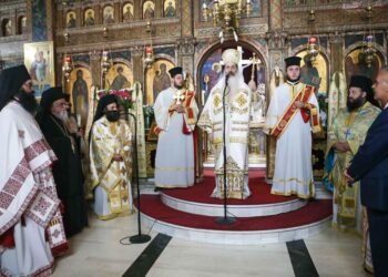 Ο Μητρ. Φθιώτιδος Συμεών  στον Ιερό Μητροπολιτικό Ναό Αγ. Παντελεήμονος Καμένων Βούρλων