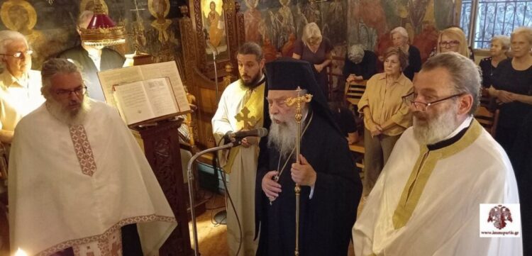 Παράκληση προς την Υπεραγία Θεοτόκο στην Ι.Μ. Καστρίου