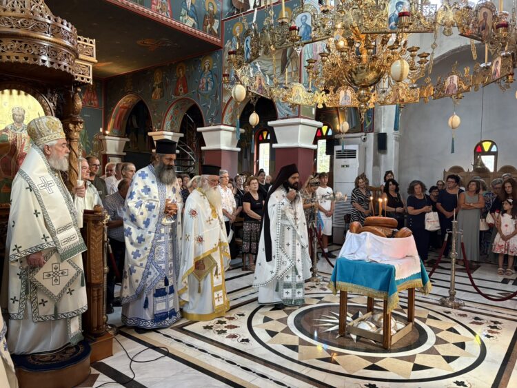 Με λαμπρότητα και με προσέλευση χιλιάδων πιστών πανηγύρισε η ανδρώα Ιερά Μονή Παναγίας Κουτσουριώτισσας στη Φωκίδα