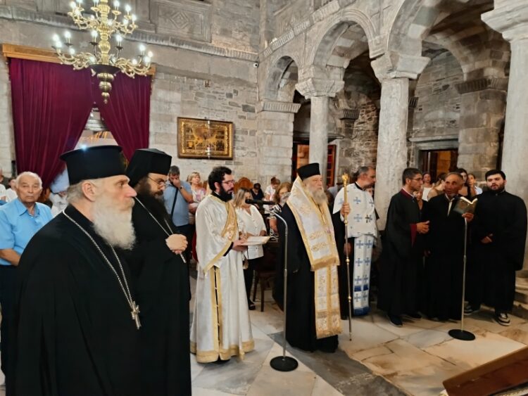 Η πρώτη Παράκληση στην Παναγία Εκατονταπυλιανή Πάρου