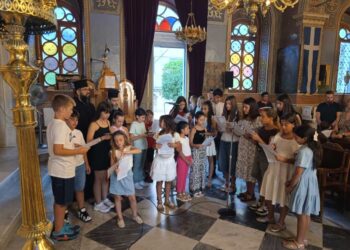 “Μὲ καθαρὲς καὶ ἄσπιλες ψυχές”: Ἡ νεολαία τῆς Χίου ἔψαλε τὴν Πρώτη Παράκληση στὴν Παναγία. Χορηγία ύποτροφιών 80.000 εύρώ