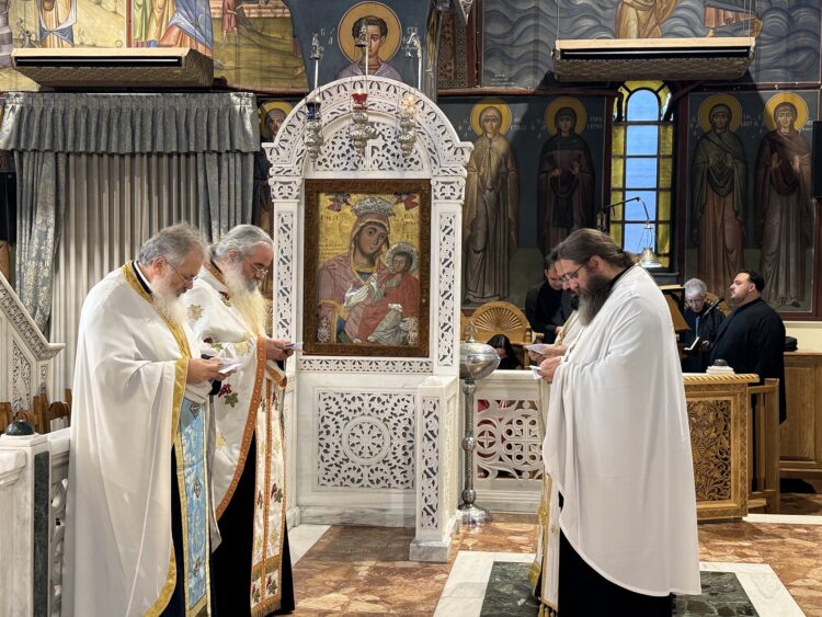 «Η Παναγία είναι εκείνη που ενώνει τον ουρανό και τη γη»