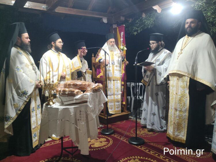 «Βούλιαξε» το Κουρτίκι: Χιλιάδες πιστοί στον Εσπερινό της Μεταμορφώσεως