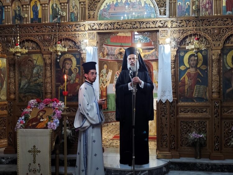 Η Παναγία ανοίγει για μας τον ουράνιο δρόμο