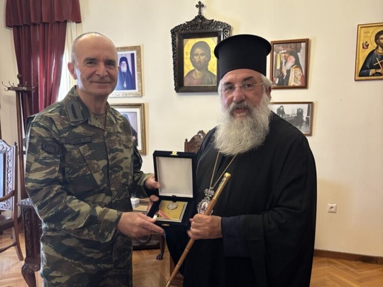 Επίσκεψη του Αρχηγού ΓΕΣ στην Ιερά Αρχιεπισκοπή Κρήτης