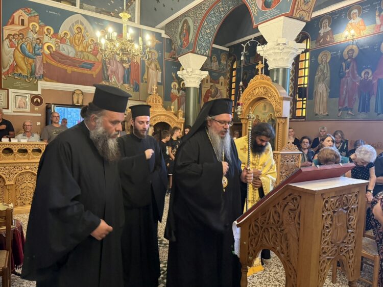 Η Μεγάλη Παράκληση στην Καρίτσα