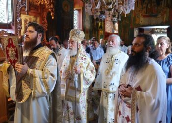 Με λαμπρότητα πανηγυρίστηκε η εορτή της Αποτομής της Τιμίας Κεφαλής του Αγίου Ιωάννου του Προδρόμου στη Μητρόπολη Φωκίδος