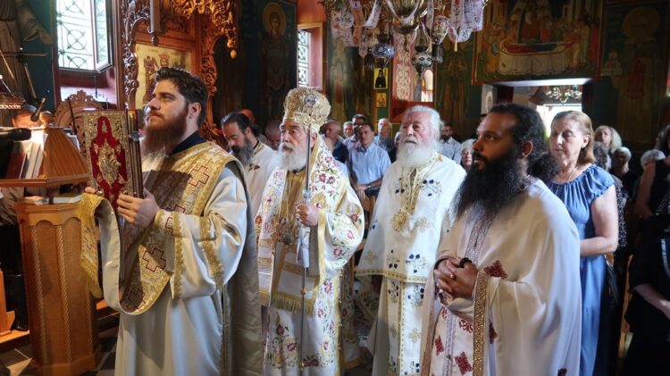Με λαμπρότητα πανηγυρίστηκε η εορτή της Αποτομής της Τιμίας Κεφαλής του Αγίου Ιωάννου του Προδρόμου στη Μητρόπολη Φωκίδος