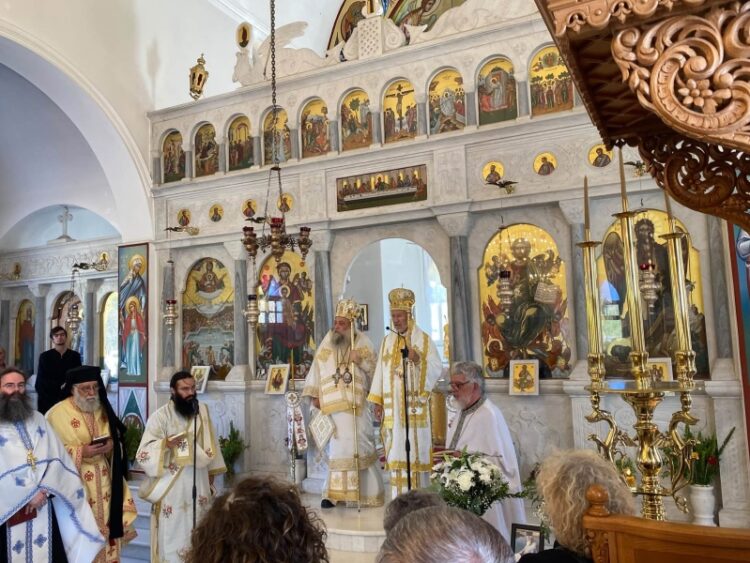 Λαμπρός ο εορτασμός του Αγίου Εθνομάρτυρος Χρυσοστόμου Σμύρνης στο Άσπρο Χωριό Πάρου