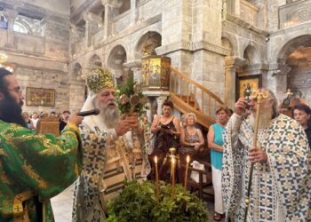 Η Ύψωση του Τιμίου Σταυρού στο Ιερό Προσκύνημα Παναγίας Εκατονταπυλιανής Πάρου
