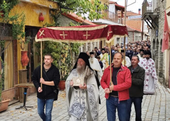 Με τη λιτάνευση της Ιεράς Εικόνας και της Αγίας Κάρας κορυφώθηκε η πανήγυρη του Αγίου Σεραφείμ στο Φανάρι