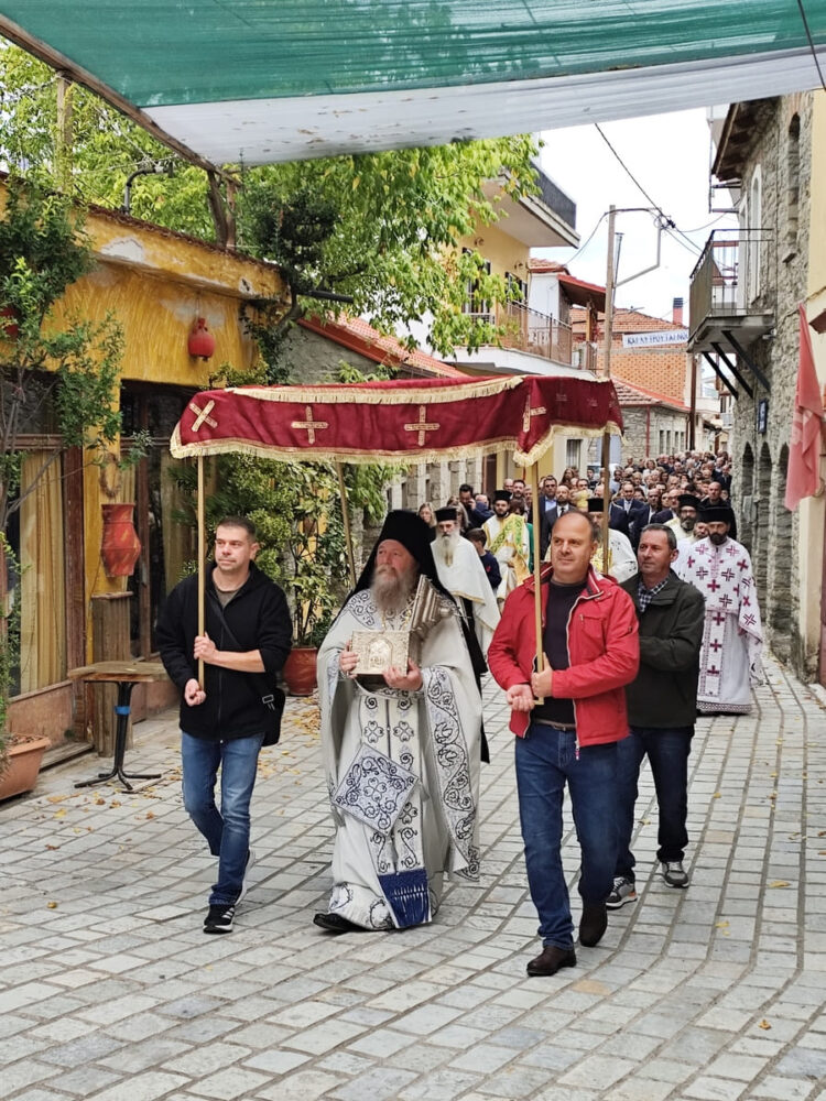 Με τη λιτάνευση της Ιεράς Εικόνας και της χαριτοβρύτου Κάρας κορυφώθηκε η πανήγυρη του Αγίου Σεραφείμ στο Φανάρι