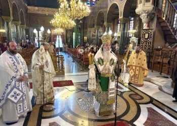 Ατενίστε το Σταυρό του Κυρίου που υψώνεται για εμάς!
