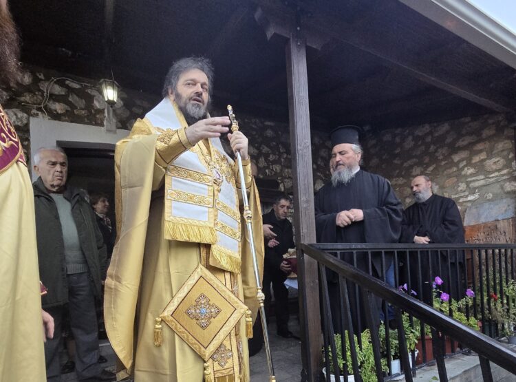 Με κατάνυξη η πρώτη Θ. Λειτουργία στο Ιερο Παρεκκλησιο της οικιας του Οσιου Παισιου στην Κονιτσα