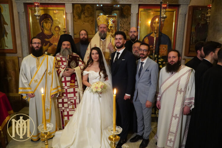 Ο Μητροπολίτης Θεσσαλονίκη πάντρεψε ζευγάρι μέσα στη Θεία Λειτουργία